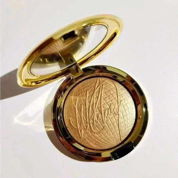 Mac just Whitney extra dimension skinfinsh new LE - Picture 1 of 3